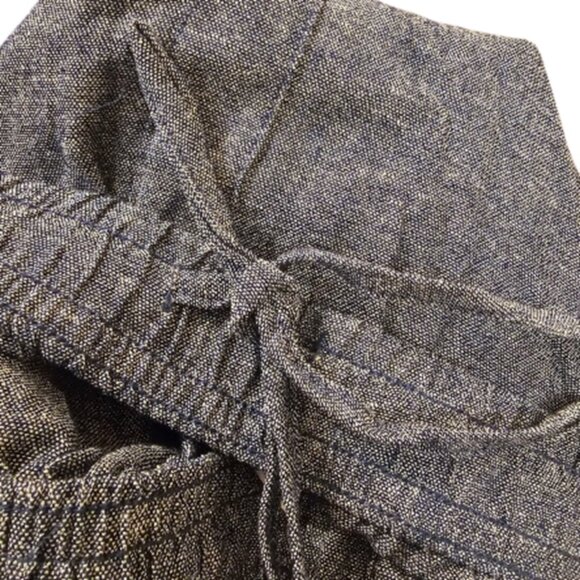 Blue and White Old Navy Women's High-Waisted Linen-Blend Shorts - Picture 4 of 8